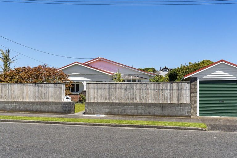 Photo of property in 6 French Street, Moturoa, New Plymouth, 4310