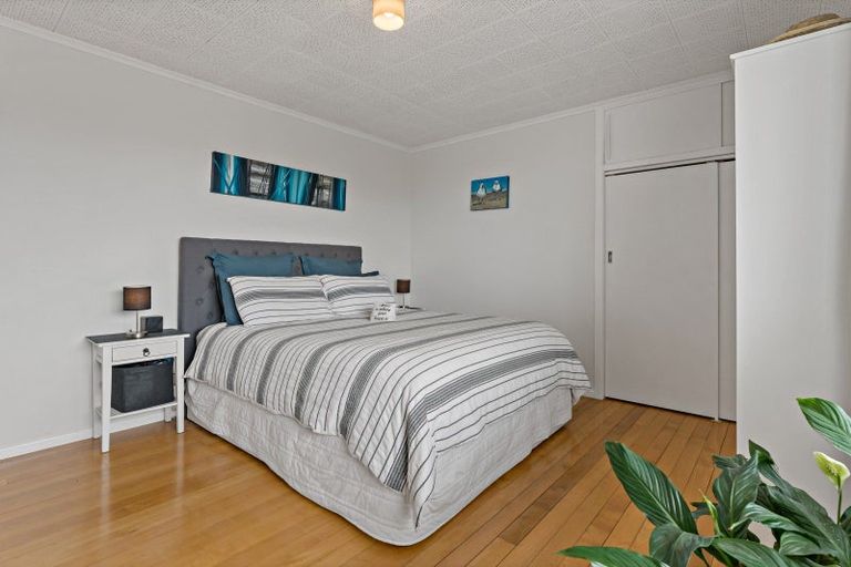 Photo of property in 2/71 Deep Creek Road, Waiake, Auckland, 0630