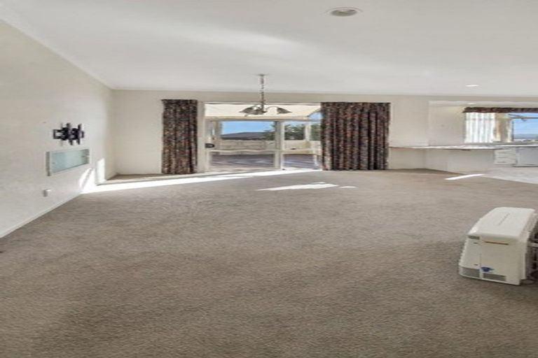 Photo of property in 9 Lorikeet Place, Unsworth Heights, Auckland, 0632