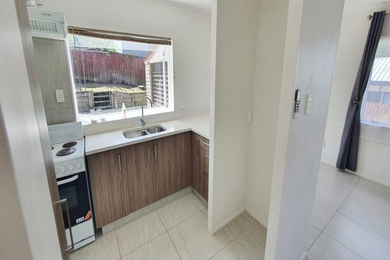 Photo of property in 11 Kearney Place, Massey, Auckland, 0614