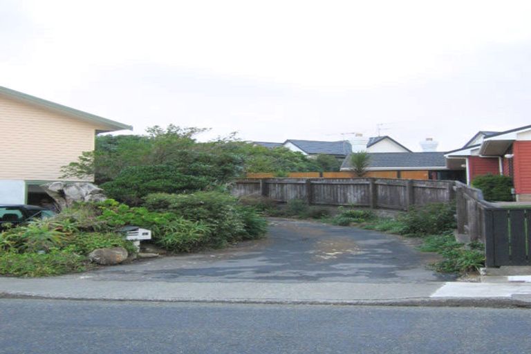 Photo of property in 22 Carluke Street, Paparangi, Wellington, 6037