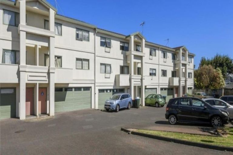 Photo of property in Ellerslie Gardens, 10/1a Harrison Road, Mount Wellington, Auckland, 1060