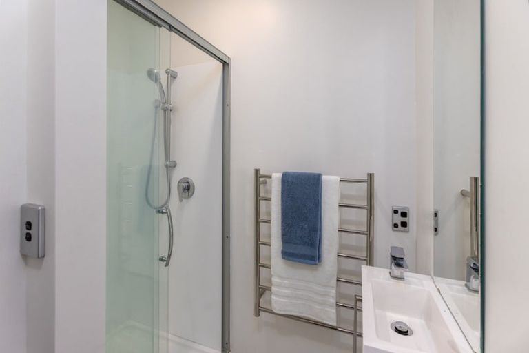 Photo of property in 16 Glendevere Terrace, Redcliffs, Christchurch, 8081