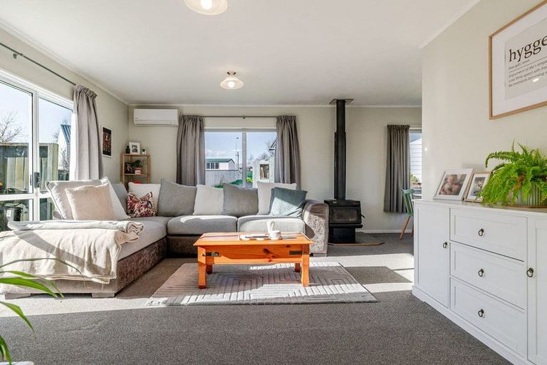 Photo of property in 105 Hillcrest Drive, Kelvin Grove, Palmerston North, 4414