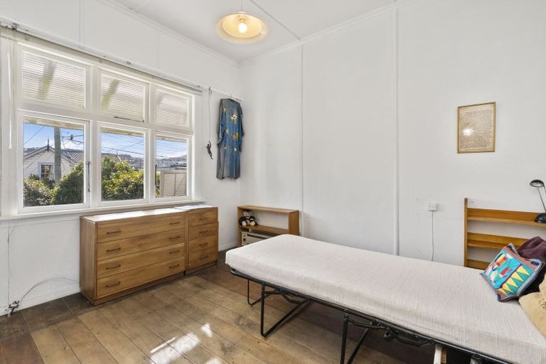 Photo of property in 1 Moir Street, Mount Victoria, Wellington, 6011