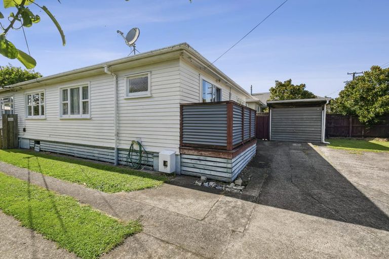 Photo of property in 2/5 Tokomaru Street, Welbourn, New Plymouth, 4312