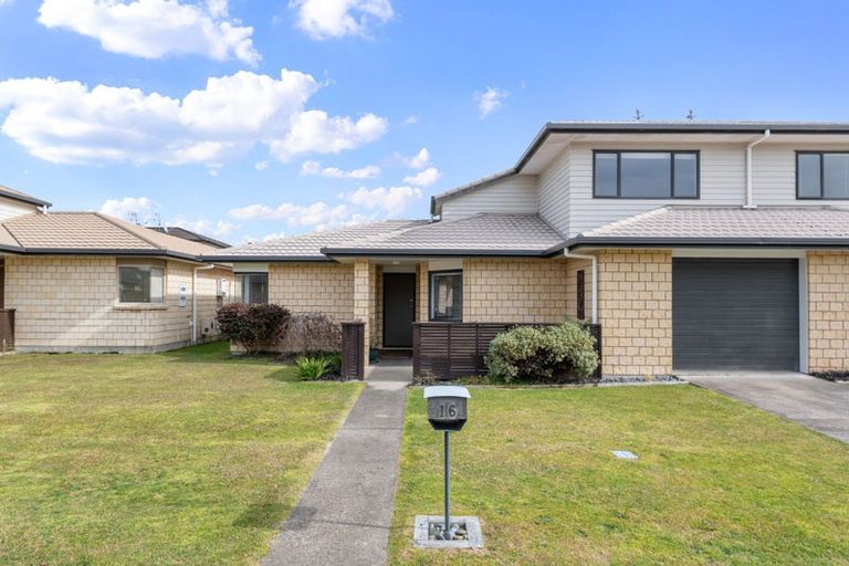 Photo of property in 16/64 Kawaha Point Road, Kawaha Point, Rotorua, 3010