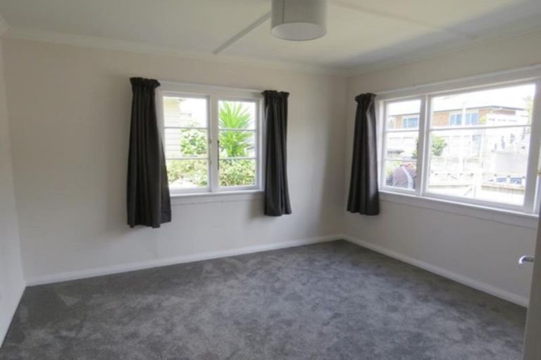 Photo of property in 16 Gaine Street, New Plymouth, 4310