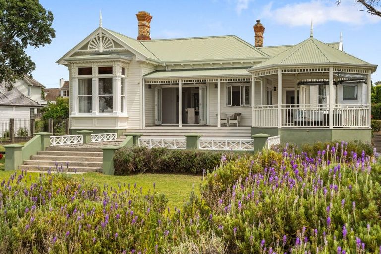 Photo of property in 36 Oxford Terrace, Devonport, Auckland, 0624