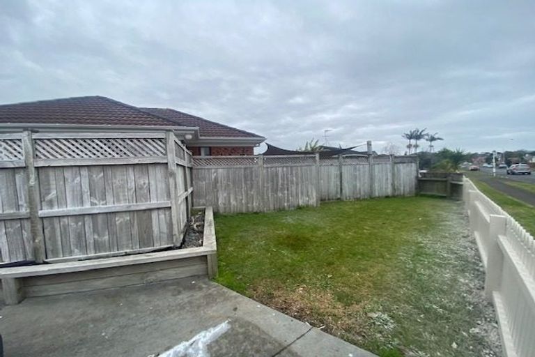 Photo of property in 2/2 Casuarina Road, Half Moon Bay, Auckland, 2012