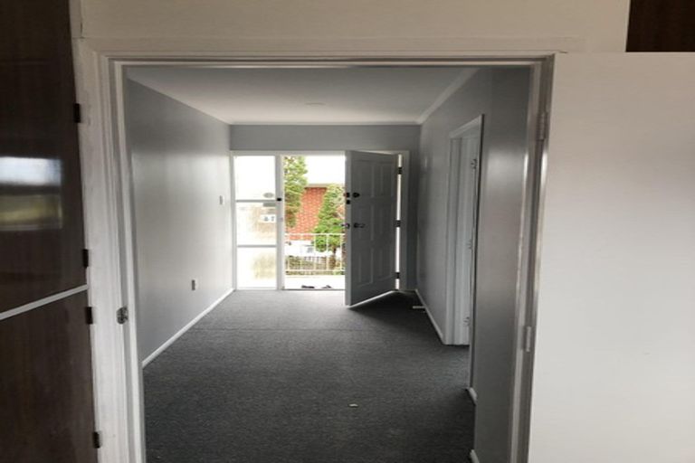 Photo of property in 16 Chequers Avenue, Glenfield, Auckland, 0629