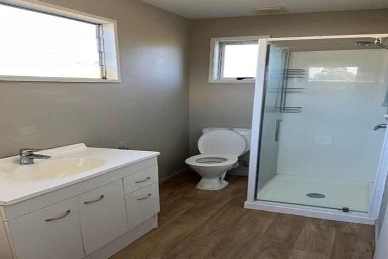 Photo of property in 2/32 Selwyn Road, Cockle Bay, Auckland, 2014