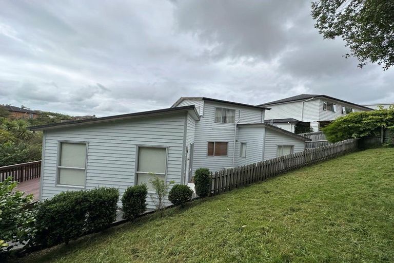 Photo of property in 15 Bintulu Place, Fairview Heights, Auckland, 0632