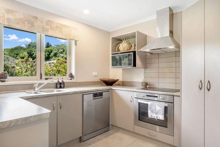 Photo of property in 8 Libra Place, Kawaha Point, Rotorua, 3010