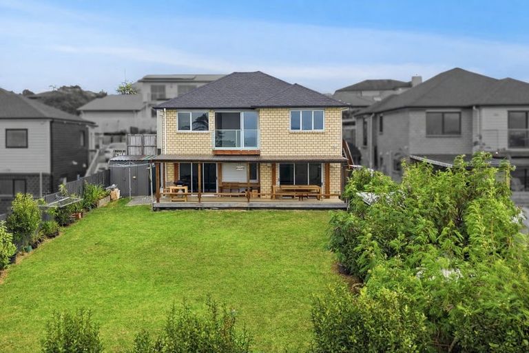 Photo of property in 85c Lake Panorama Drive, Henderson Valley, Auckland, 0614