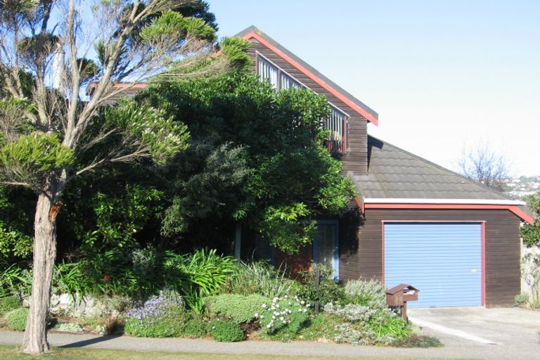 Photo of property in 24 Burbank Crescent, Churton Park, Wellington, 6037