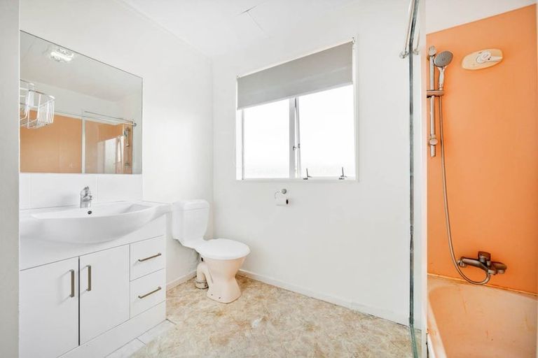 Photo of property in 29 Cyril Crescent, West Harbour, Auckland, 0618