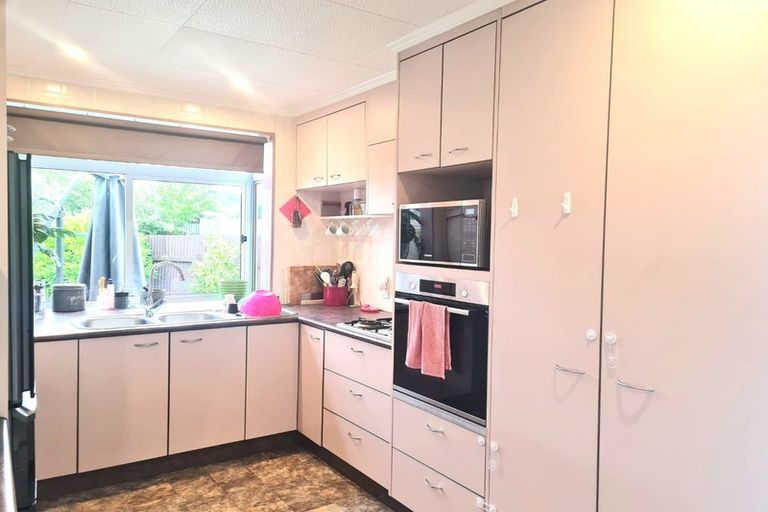 Photo of property in 12 Edelweiss Grove, Timberlea, Upper Hutt, 5018