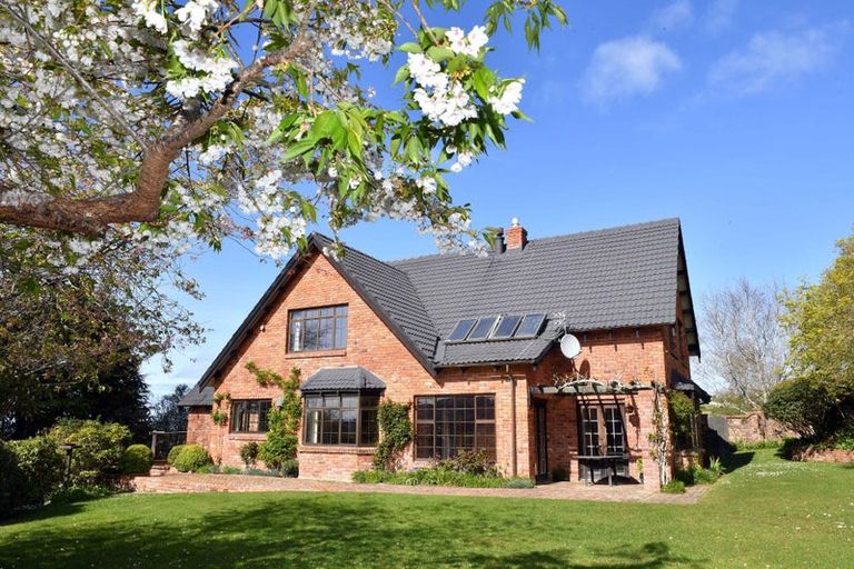 Photo of property in 32 Honeystone Street, Helensburgh, Dunedin, 9010