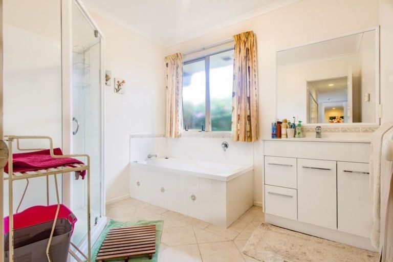 Photo of property in 157 Kilkenny Drive, East Tamaki Heights, Auckland, 2016