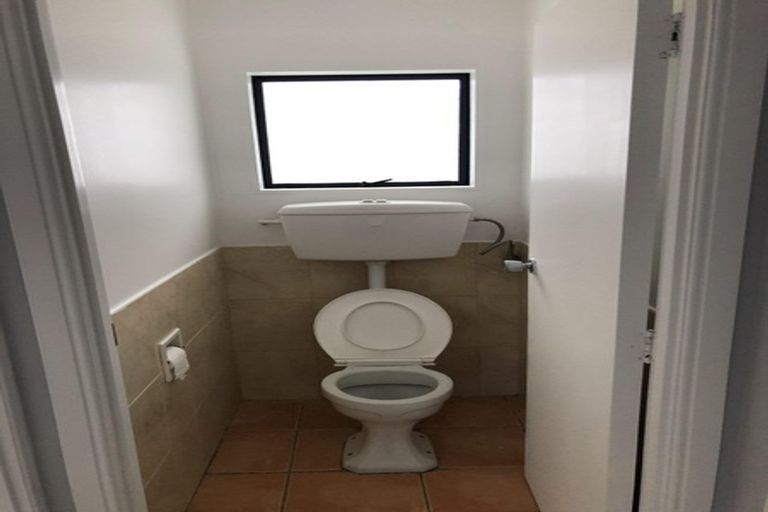 Photo of property in 16 Chequers Avenue, Glenfield, Auckland, 0629