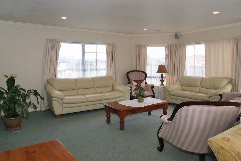 Photo of property in 13 Kilkelly Close, Tawa, Wellington, 5028