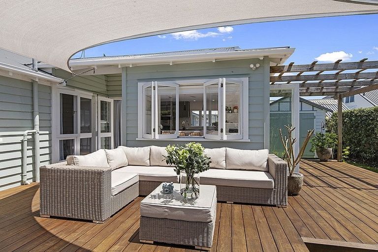 Photo of property in 56 Norwood Road, Bayswater, Auckland, 0622