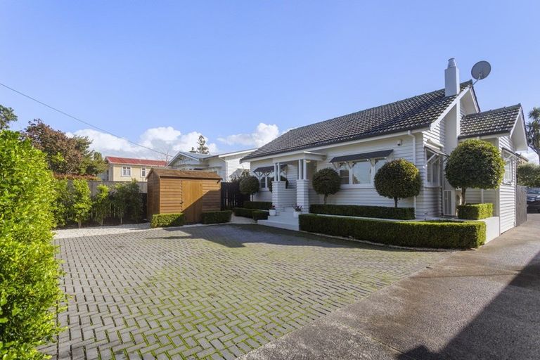 Photo of property in 1/227 Meola Road, Point Chevalier, Auckland, 1022