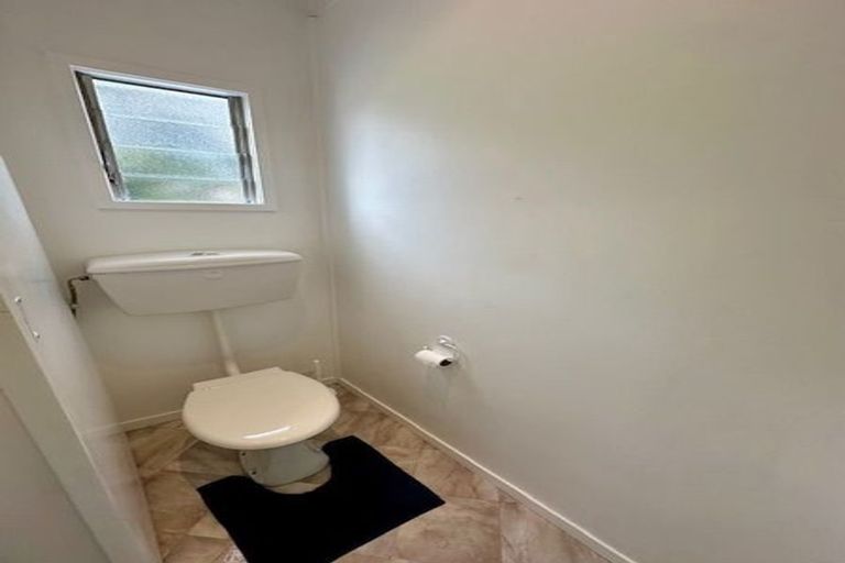 Photo of property in 16 Keldale Place, Forrest Hill, Auckland, 0620