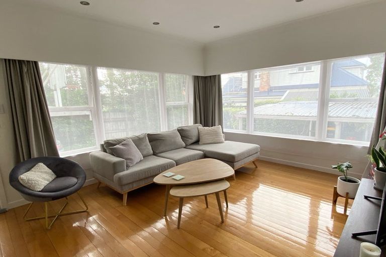 Photo of property in 8a Dodson Avenue, Milford, Auckland, 0620