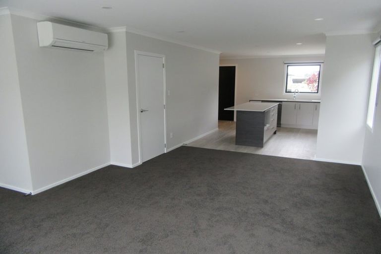 Photo of property in 54 Mawai Hakona Drive, Wallaceville, Upper Hutt, 5018