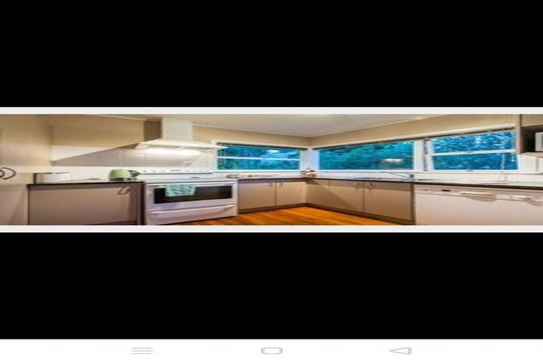 Photo of property in 4 Easton Park Parade, Glenfield, Auckland, 0629