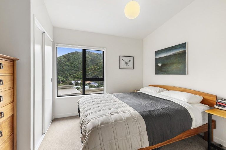 Photo of property in 9 Rarangi Way, Owhiro Bay, Wellington, 6023