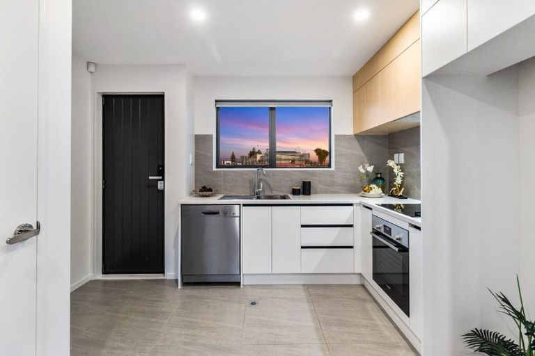 Photo of property in 1 Red Arches Road, Henderson, Auckland, 0610