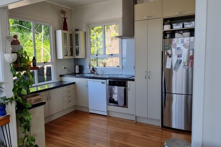 Photo of property in 9 South Road, Moturoa, New Plymouth, 4310