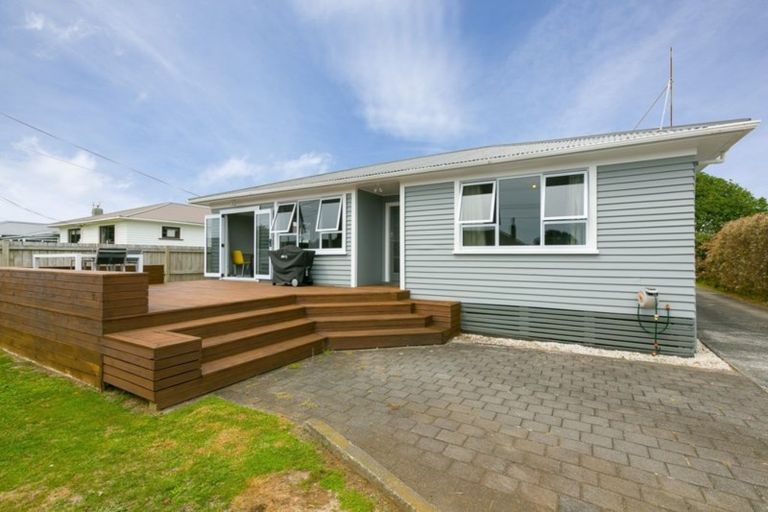 Photo of property in 12 Karaka Street, Merrilands, New Plymouth, 4312