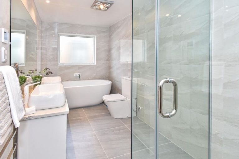 Photo of property in 16 Lisnoble Road, Flat Bush, Auckland, 2019