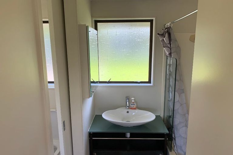 Photo of property in 1/35 D'oyly Drive, Stanmore Bay, Whangaparaoa, 0932