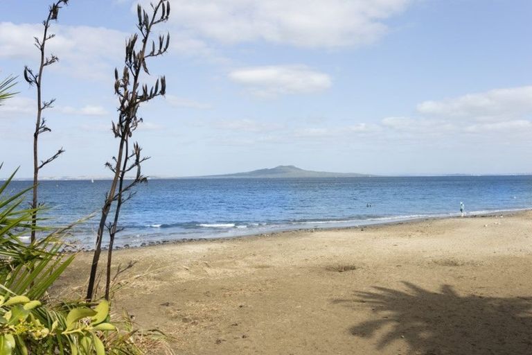 Photo of property in 2 Gulf Road, Murrays Bay, Auckland, 0630