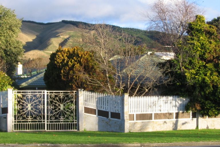 Photo of property in 2 Karu Crescent, Waikanae, 5036