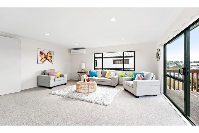 Photo of property in 2/5 Anne Road, Hillcrest, Auckland, 0627