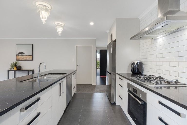 Photo of property in 14 Raynor Crescent, Pyes Pa, Tauranga, 3112