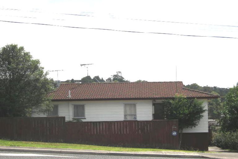 Photo of property in 1/375 Wairau Road, Totara Vale, Auckland, 0629