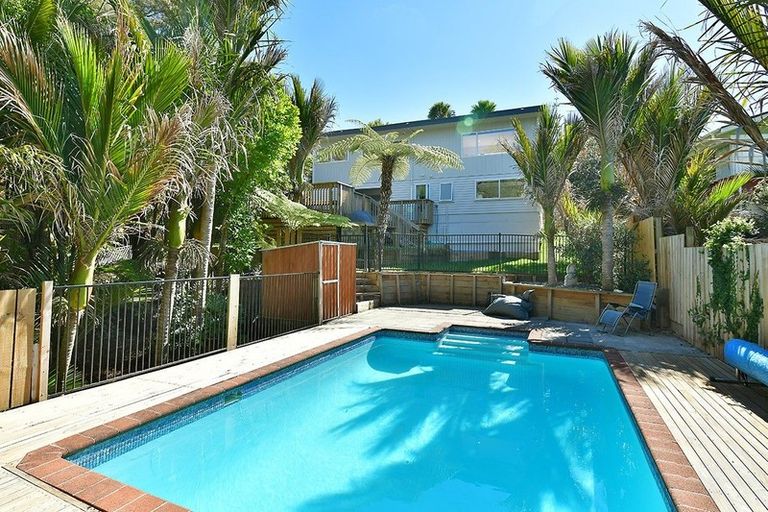 Photo of property in 13 Woodcote Drive, Glenfield, Auckland, 0629