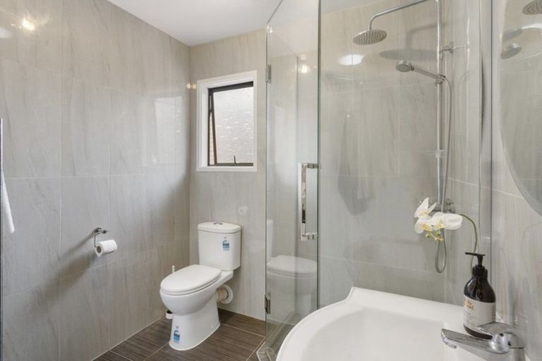 Photo of property in 4 Baronie Court, Half Moon Bay, Auckland, 2012