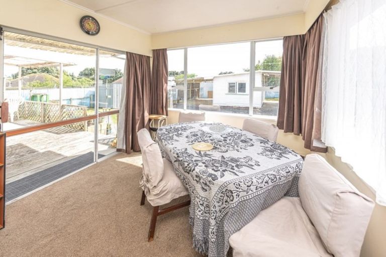 Photo of property in 92 Swiss Avenue, Gonville, Whanganui, 4501
