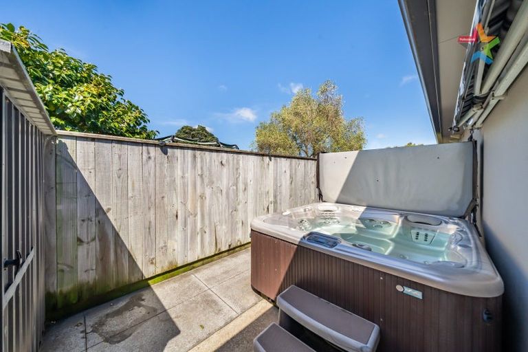 Photo of property in 8a Glen Iris Grove, Woburn, Lower Hutt, 5010