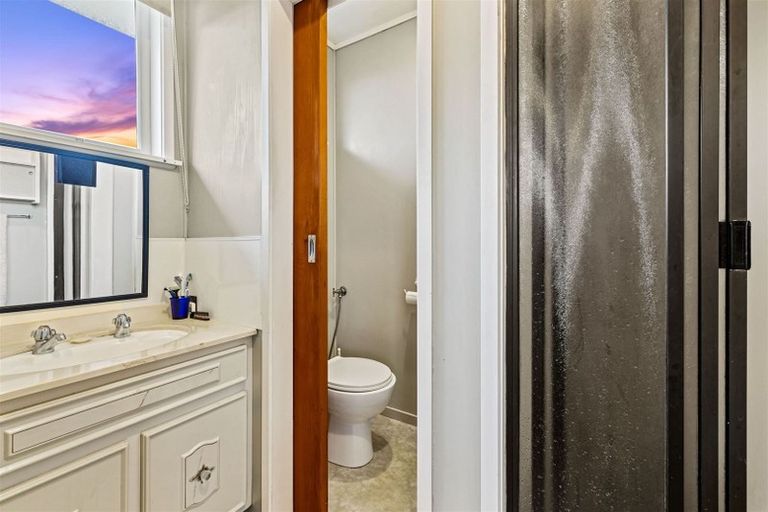 Photo of property in 7 Divich Avenue, Te Atatu South, Auckland, 0610