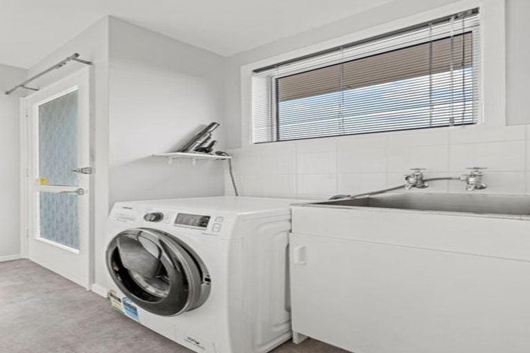 Photo of property in 12 Cowper Place, Avondale, Christchurch, 8061