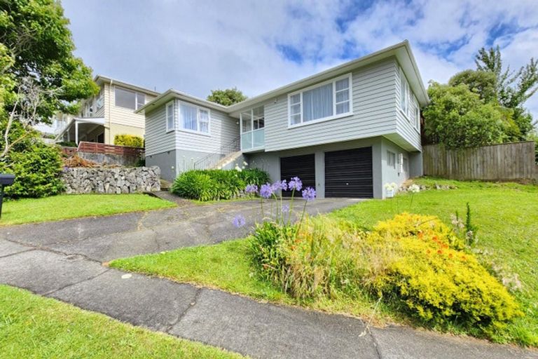 Photo of property in 10 Oriel Avenue, Tawa, Wellington, 5028